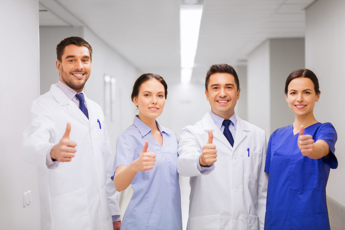 cropped-staff-medico-feliz-1.jpg