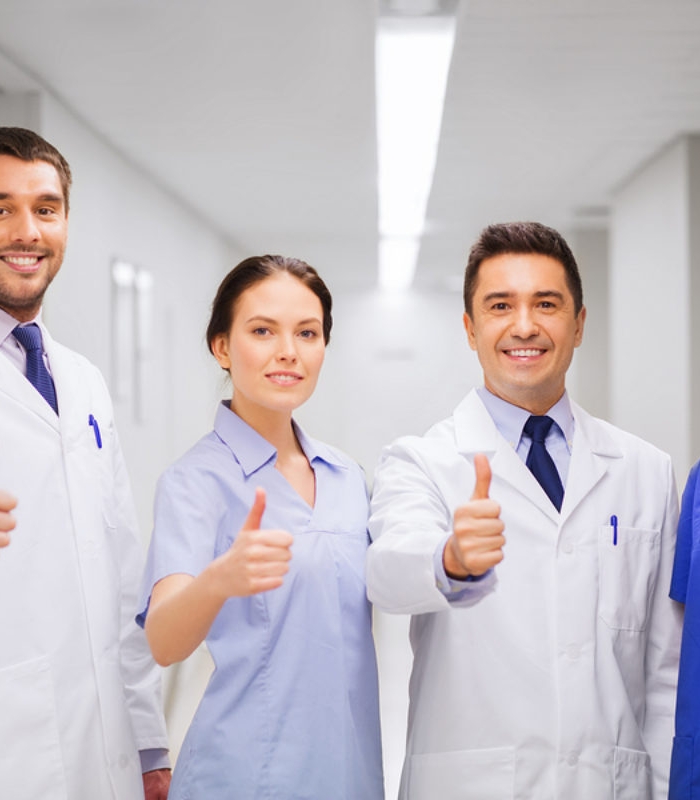 cropped-staff-medico-feliz-2.jpg